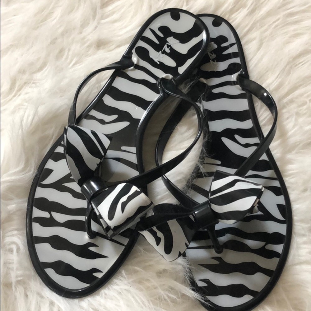 Dizzy jelly flip flops